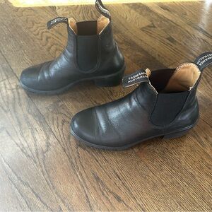 Blundstone Black Leather Ankle Boots with heel